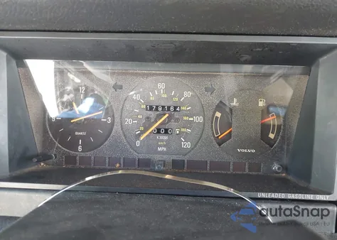 1992 Volvo 240 from USA, damaged, VIN YV1AW8807N1918524